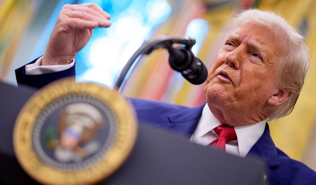 Новини світу - ЗМІ: Трамп заборонив жителям 12 країн в’їзд у США