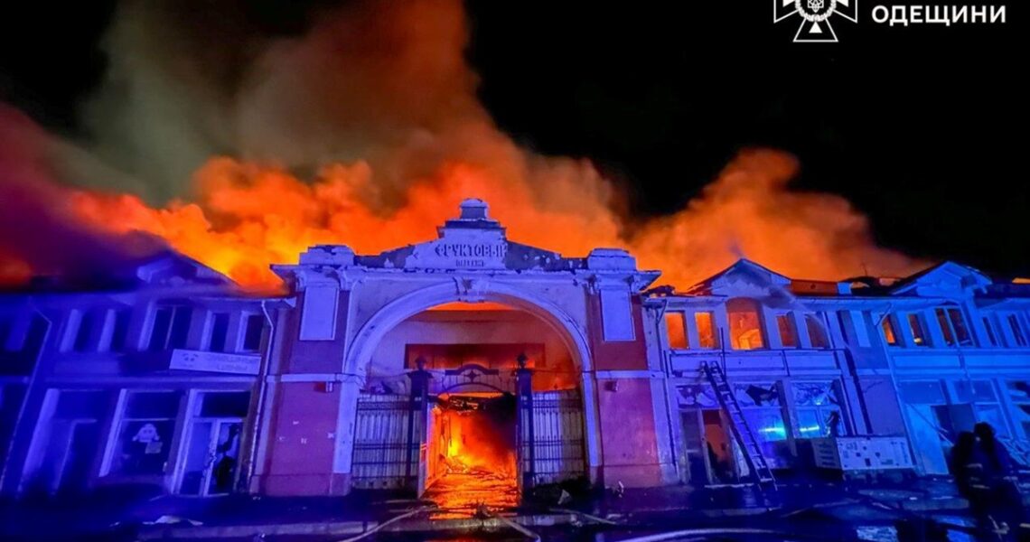 Новини України - Атака дронів: в Одесі палає ринок Привоз