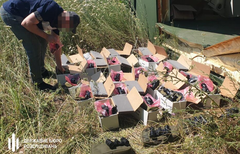 Новини України - ДБР викрило схованку зі списаними нічниками на території частини