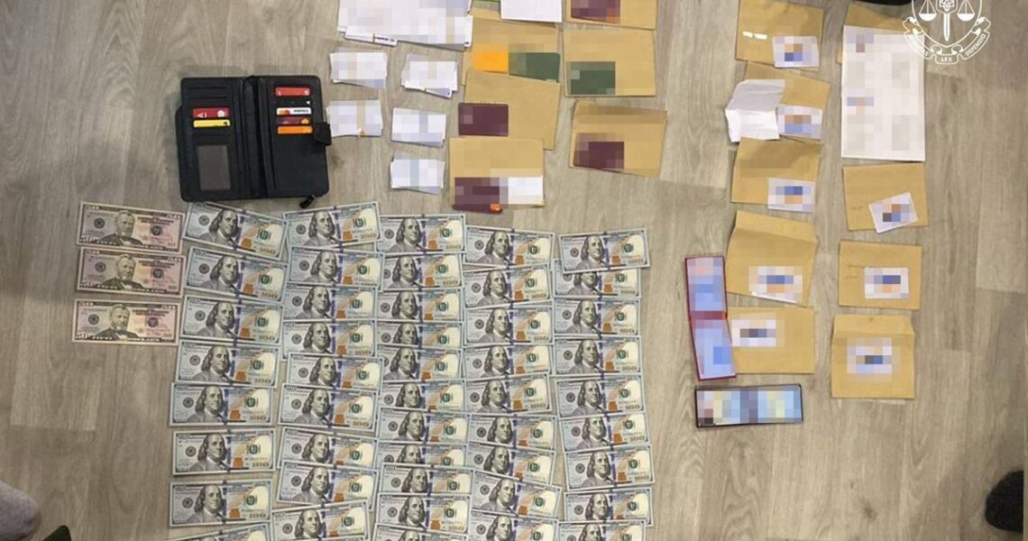 Новини України - Фіктивне бронюванння та розкрадання бюджету: в Одесі затримали посадовців