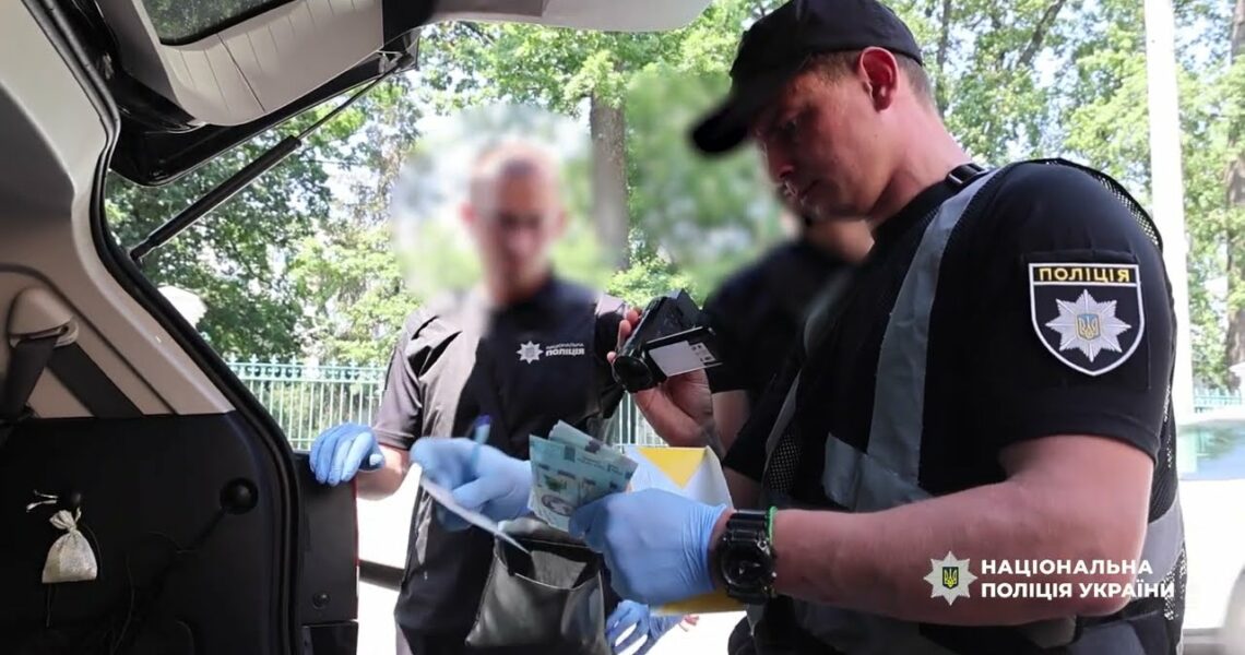 Нацполіція затримала родича посадовця ТЦК, який вимагав гроші у дружини загиблого захисника