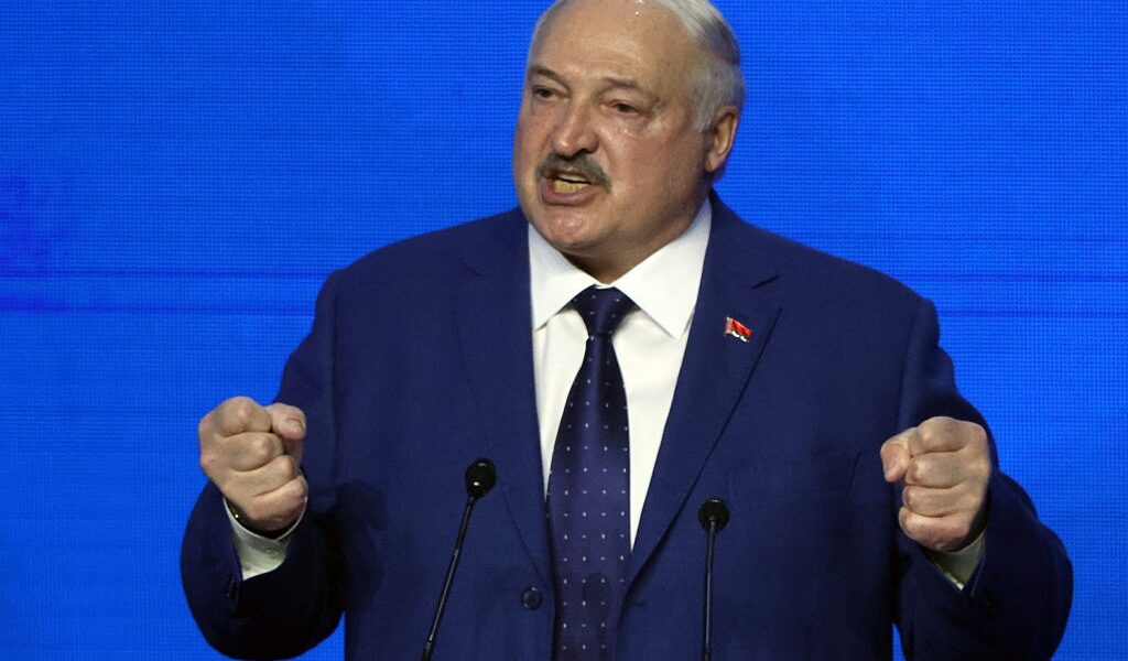 Новини світу - Лукашенко використовує мігрантів для тиску на ЄС - СЗР