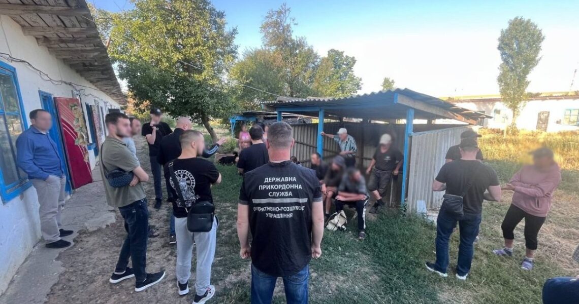 Новини України - На Дніпропетровщині затримали банду, яка тримала у рабстві 16 осіб