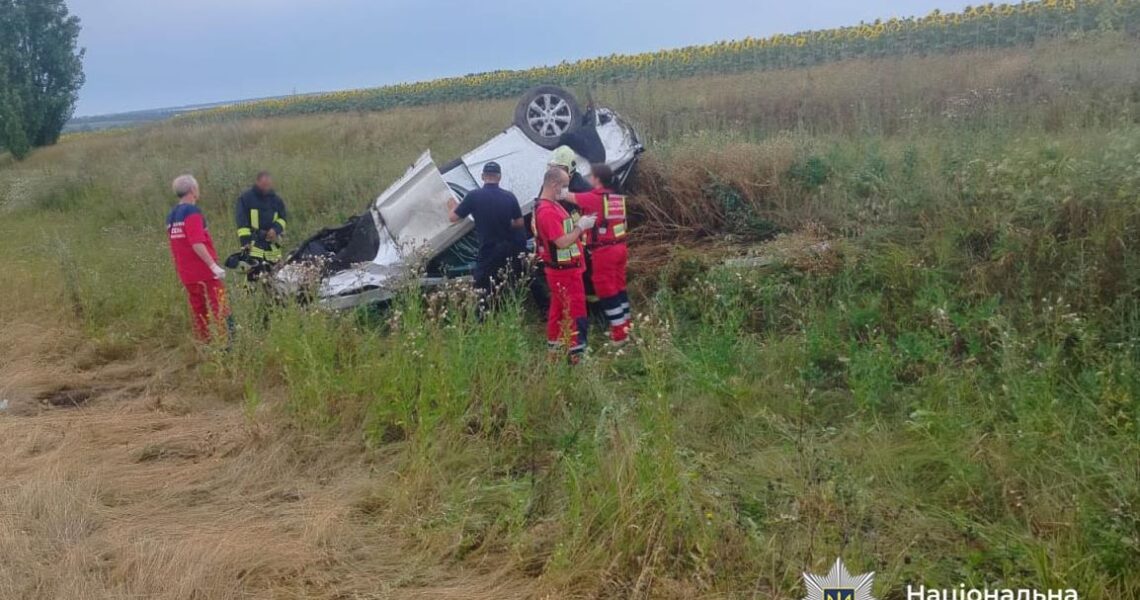 Новини України - На трасі Київ - Одеса перекинувся Lexus: загинула 29-річна водійка