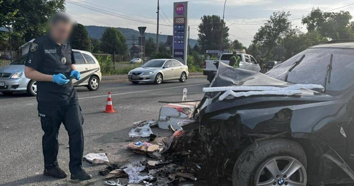 Новини України - На Закарпатті BMW влетіла в пункт контролю, загинув прикордонник