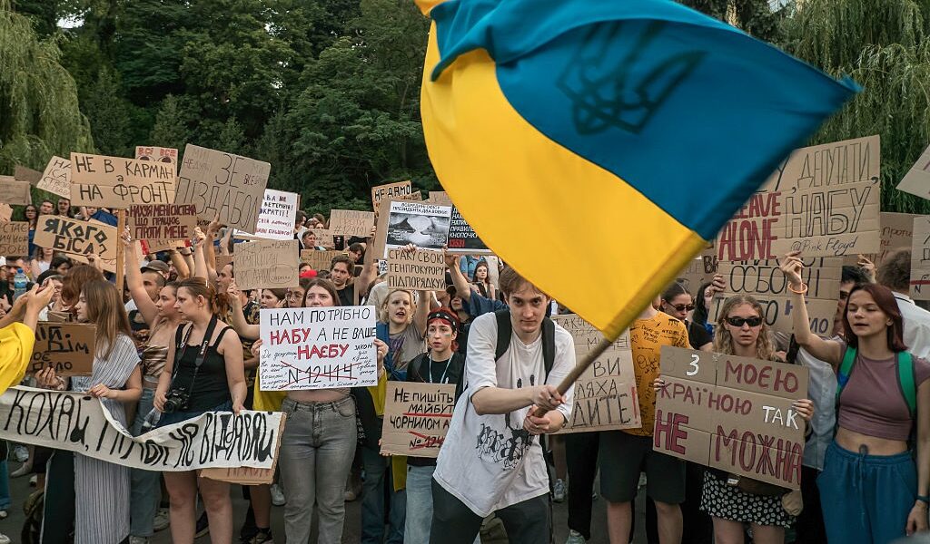 Новини світу - "Останнє китайське" від ЄС. Рада ризикує допомогою