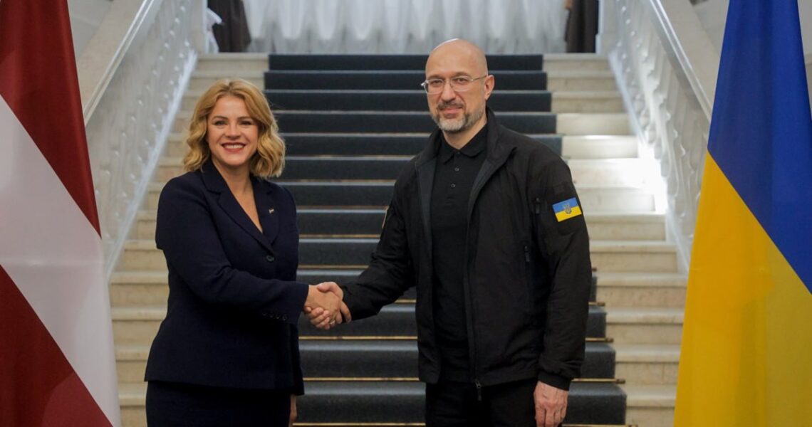 Новини України - Перша партія БТР уже прибула в Україну - прем’єр Латвії