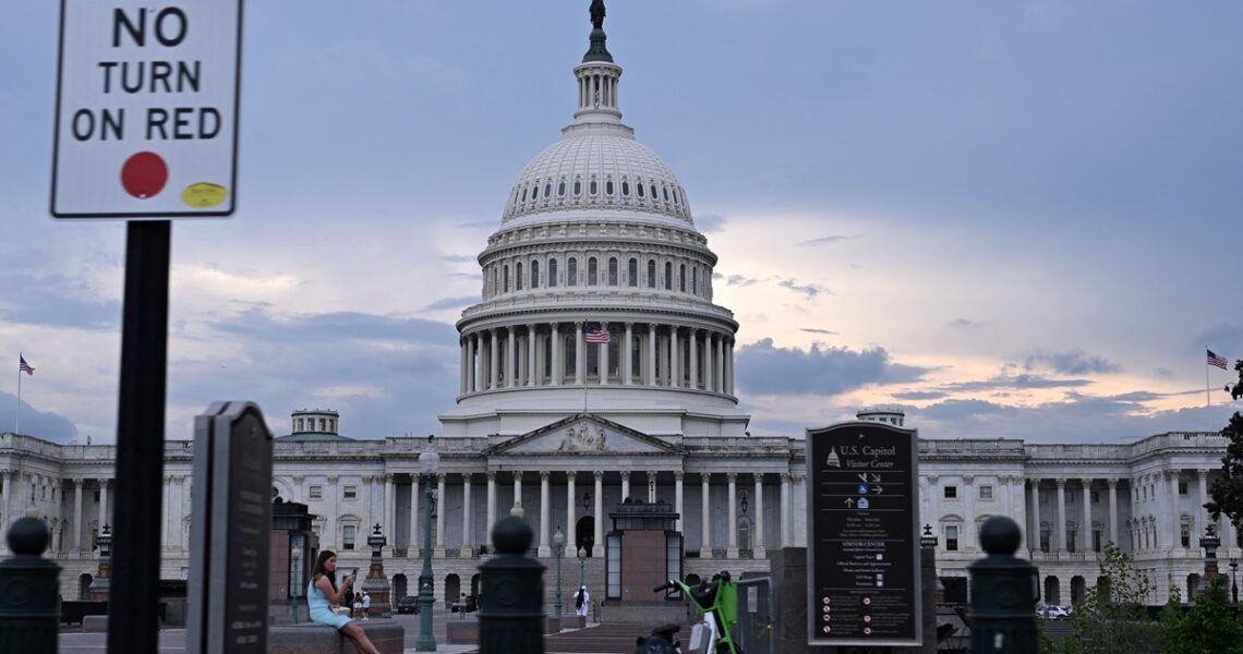 Новини світу - Поблизу Конгресу США затримали чоловіка з луком і стрілами