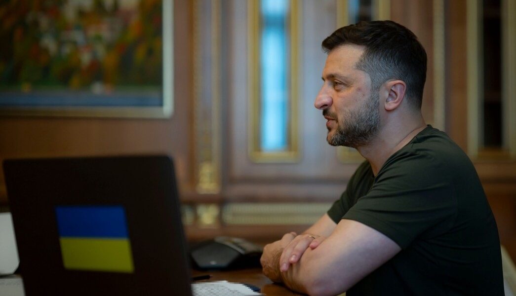 Новини України - ППО та закон про НАБУ: Зеленський провів розмову з прем’єром Канади