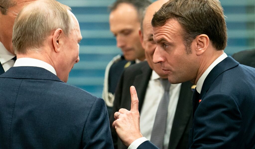 Новини світу - Путін та Макрон провели телефонну розмову - Кремль
