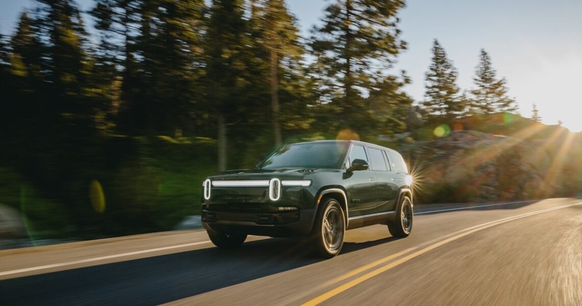 Авто новини - Rivian представила електрокари з чотирма двигунами
