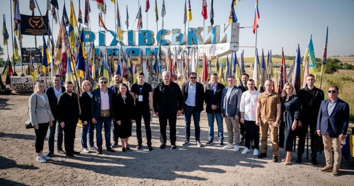 Новини України - Сибіга з послами відвідав передові позиції ЗСУ