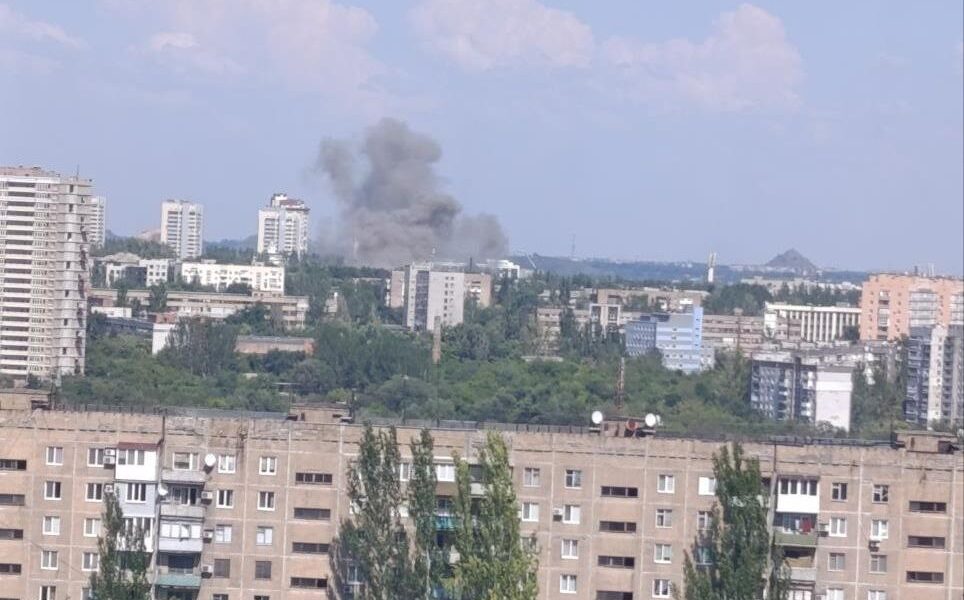 Новини України - Соцмережі заявили про "приліт" в центрі Донецька