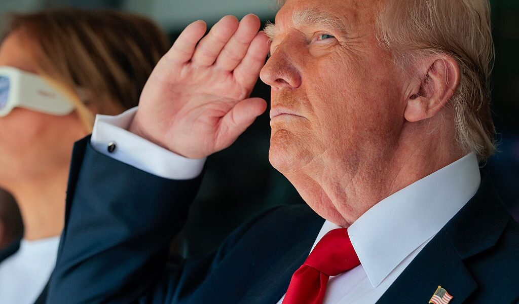 Новини України - Трамп готує для України наступальну зброю - ЗМІ