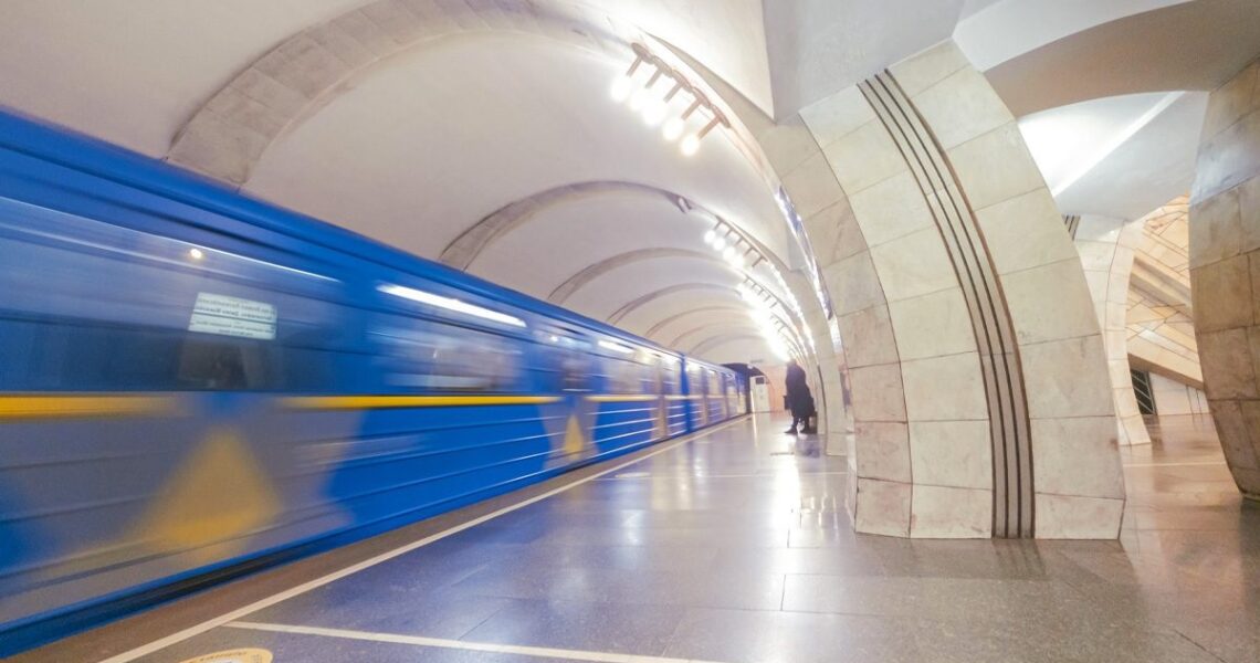 Новини Києва - У Києві через підозрілий предмет закрили станцію метро Либідська