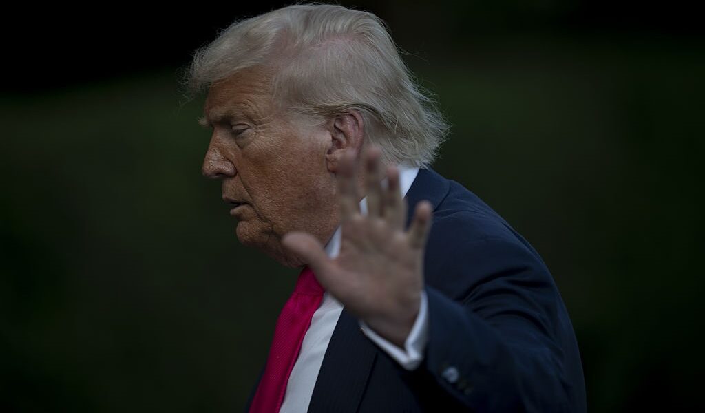 Новини світу - У Трампа рекордно впав рейтинг - опитування