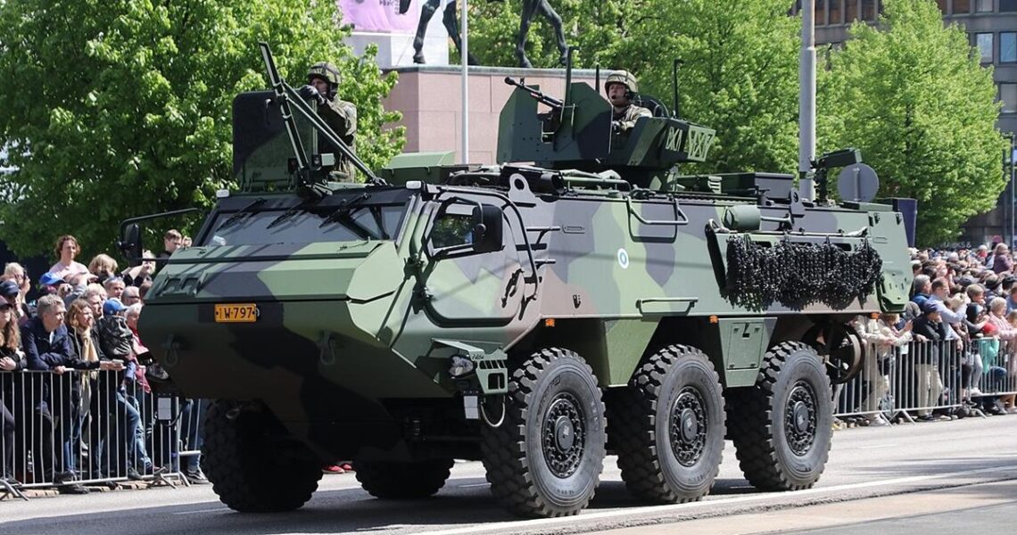 Новини України - Україна одержала від Латвії першу партію БТР Patria
