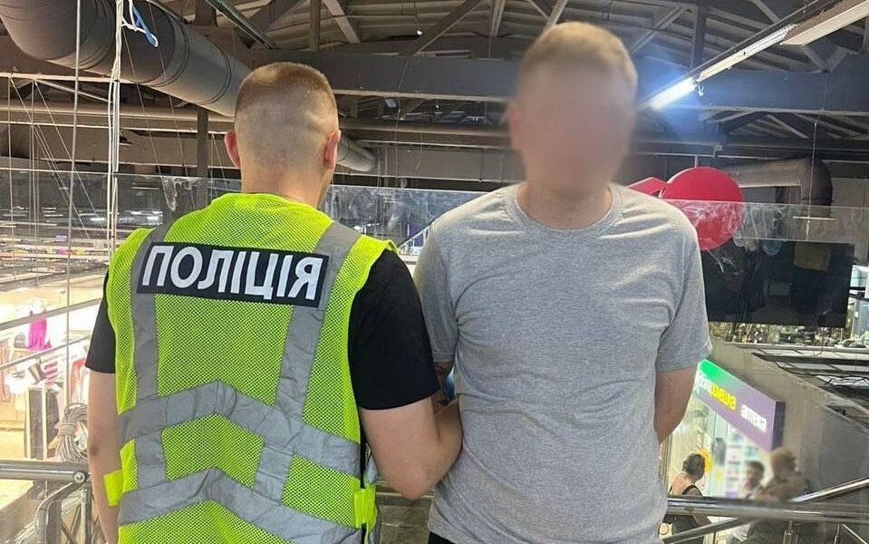 Новини Києва - В ТЦ Києва сталася поножовщина: поліція затримала підозрюваного