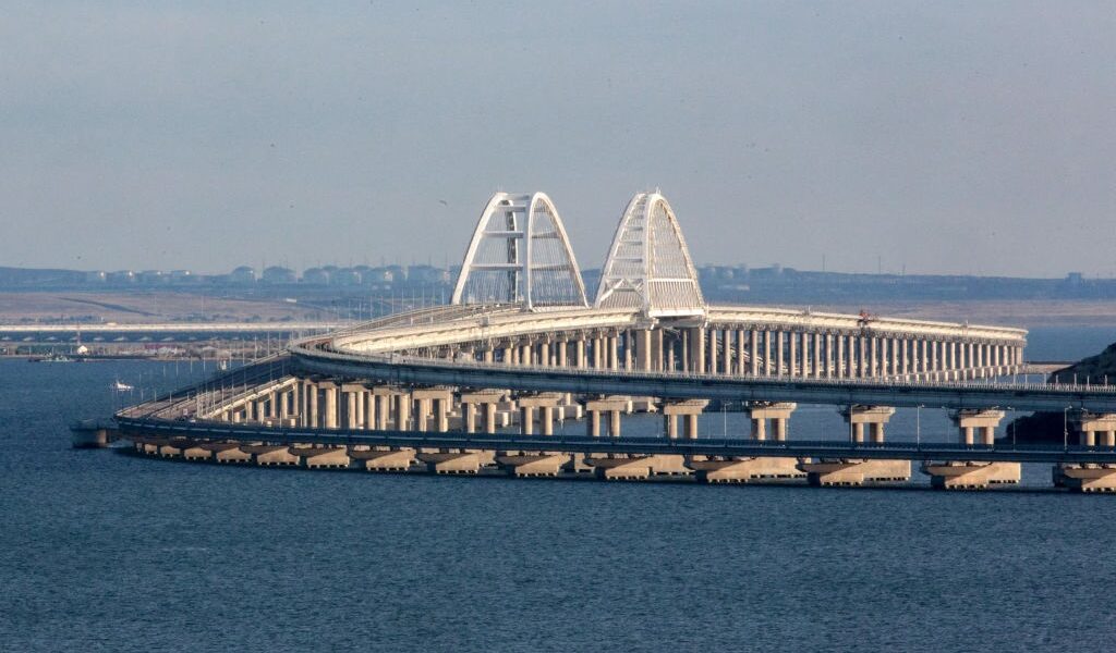 Новини України - Затор з авто на Кримському мосту встановив рекорд - 22 кілометри