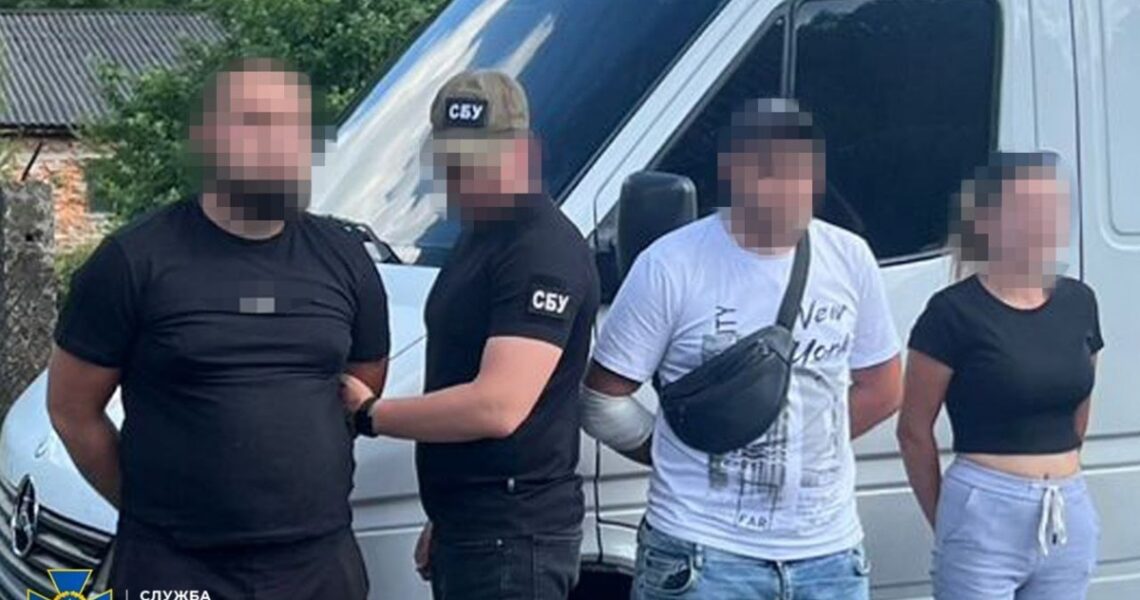 Новини України - Затримано 14 організаторів схем для ухилянтів