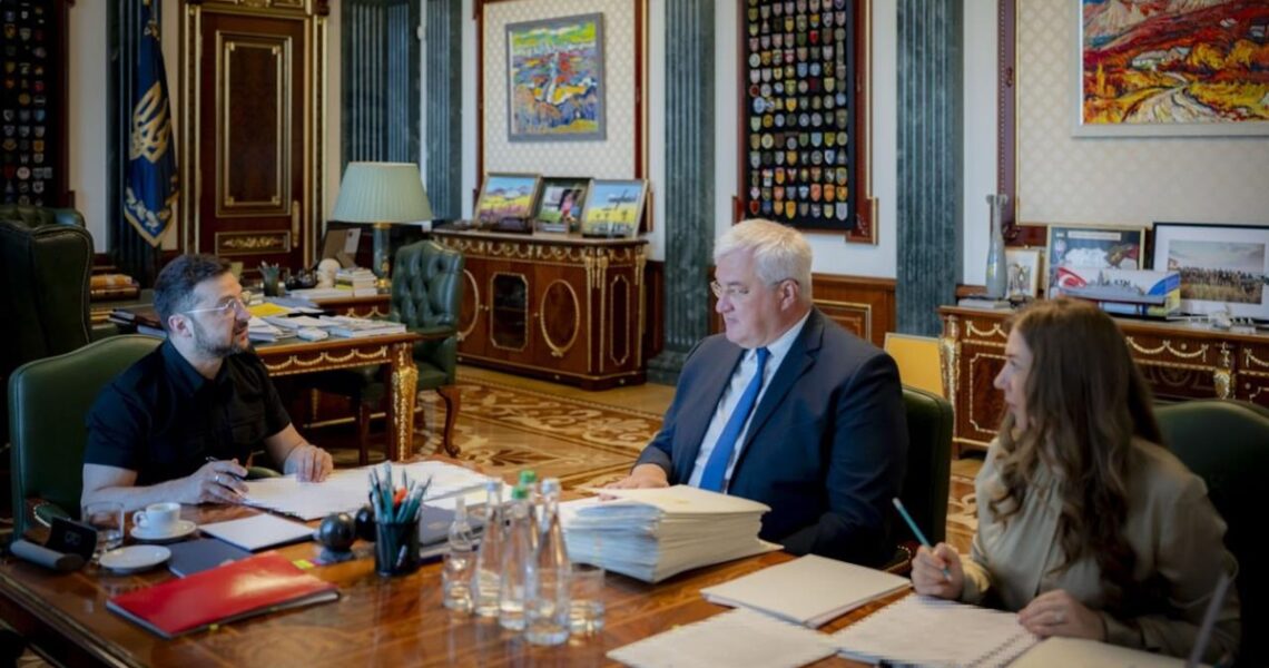 Новини України - Зеленський призначив 16 нових послів України