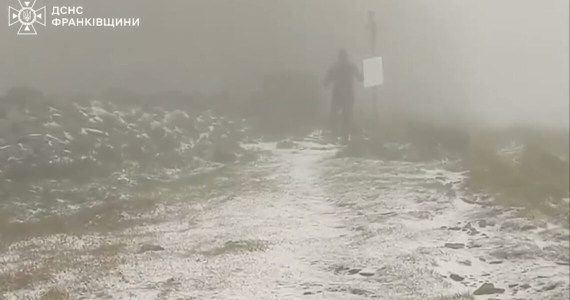 ❄️ У День Незалежності — Карпати вирішили зробити сюрприз і “посипали” снігом!