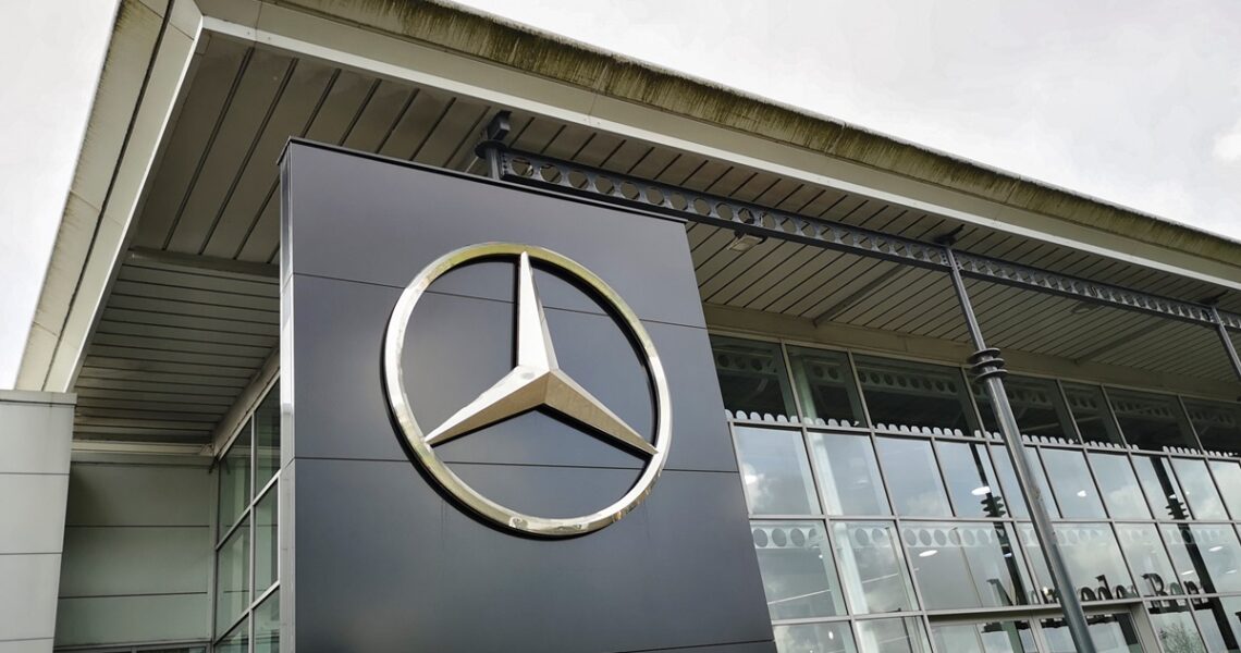 Новини бізнесу - Mercedes-Benz позбувся 3,8% акцій Nissan - ЗМІ