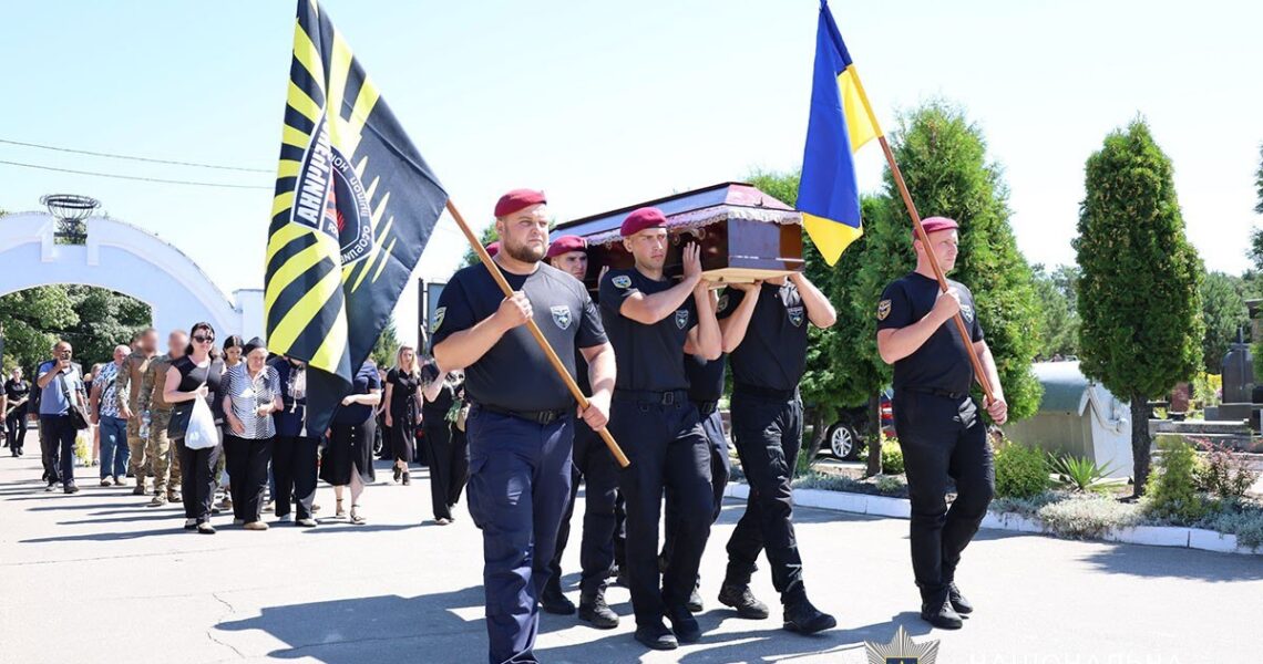Новини України - На Донеччині попрощалися з трьома полеглими поліцейськими