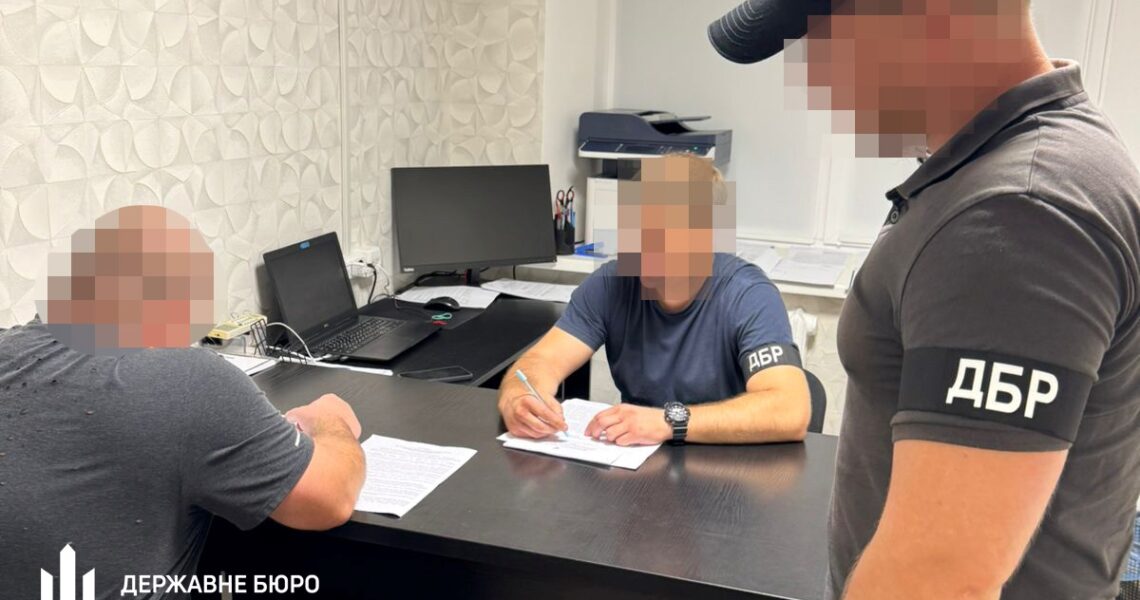 Новини України - На Донеччині посадовець "нарахував" підлеглим 2 млн грн "бойових"