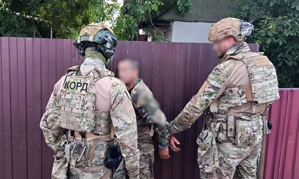 Новини України - На Житомирщині чоловік погрожував поліцейським гранатою