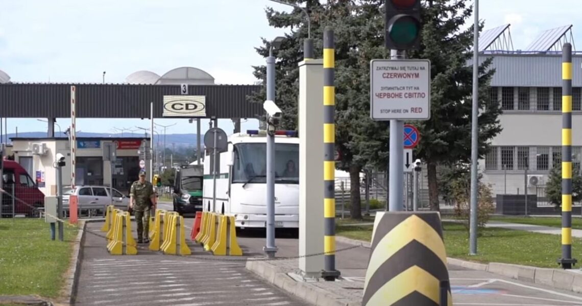Новини світу - Польща видворила 15 "небезпечних" українців