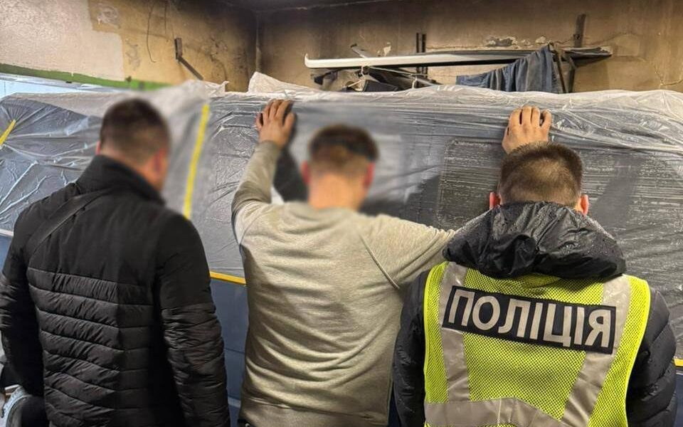 Новини Києва - Спалив два авто військових і відділення Укрпошти: киянин отримав вирок