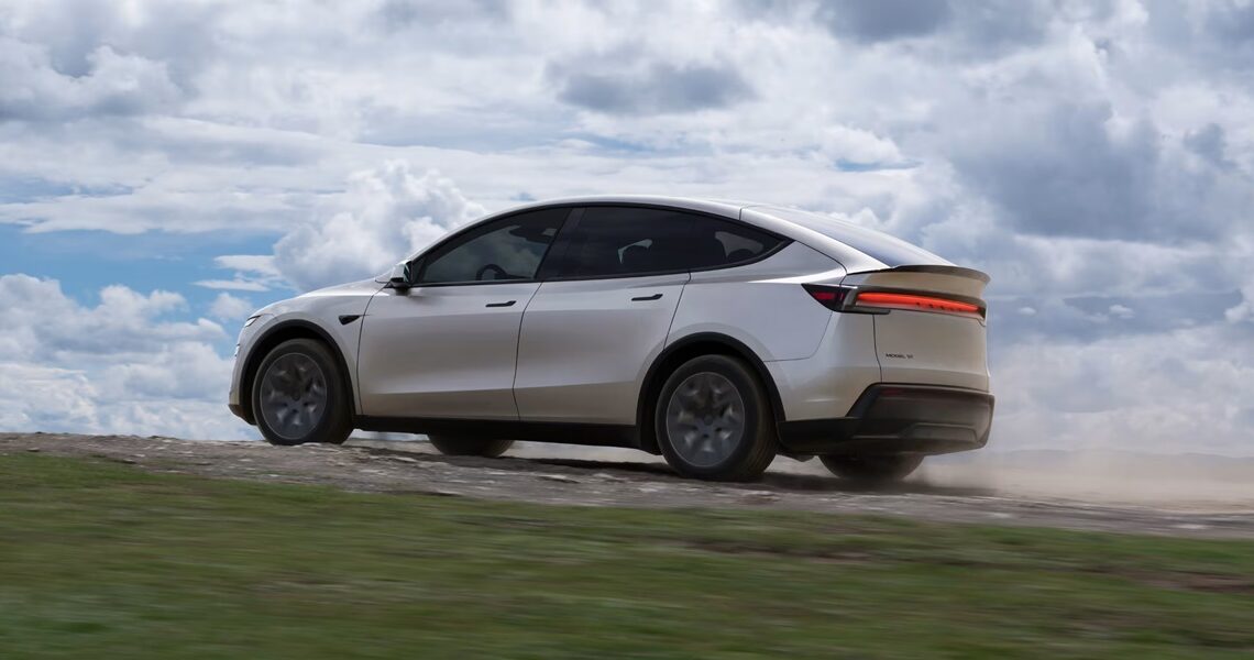 Авто новини - Tesla представила шестимісну версію Model Y у Китаї