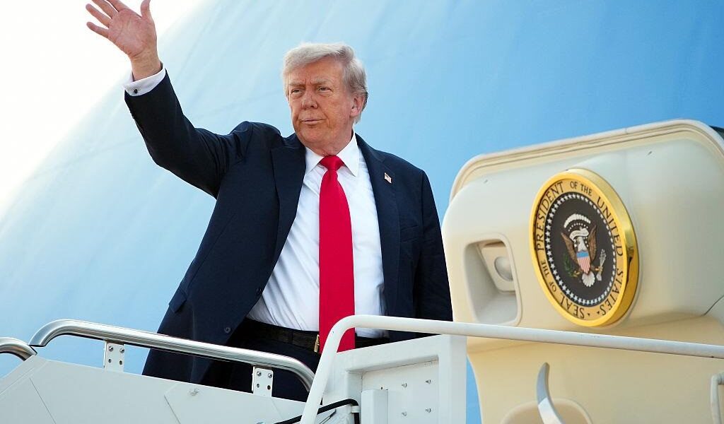 Новини світу - Трамп вилетів на Аляску на зустріч з Путіним