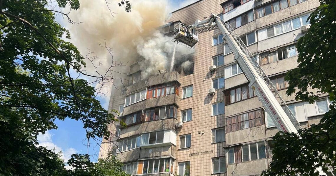 Новини Києва - У Києві чоловік підірвав квартиру, щоб не впустити поліцію