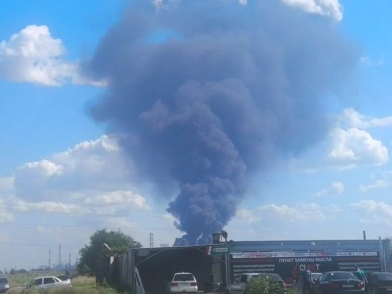 Новини світу - У російському місті повідомляють про пожежу в районі НПЗ