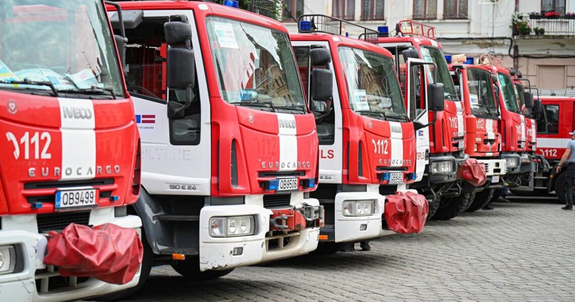 Новини України - Україна отримала від Латвії 16 пожежних автомобілів