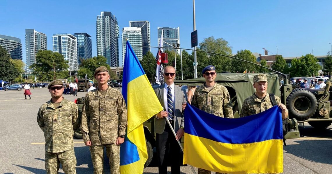 Новини світу - Українські армійці долучилися до військового параду Канади