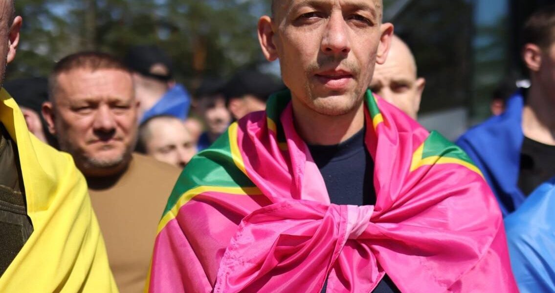 Новини України - З полону повернувся полковник із Маріуполя, який воював з 2014 року