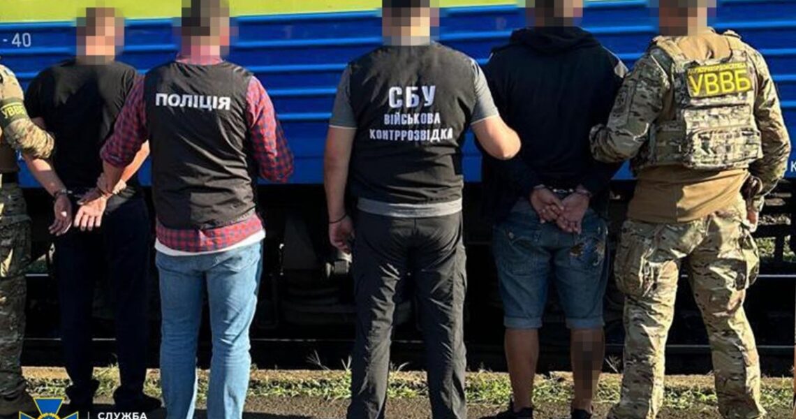 Новини України - Затримано 12 організаторів схем для ухилянтів