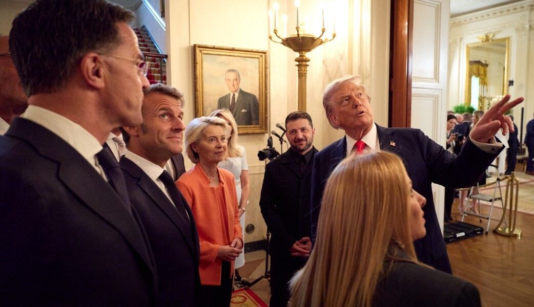 Новини світу - Зеленський передав Трампу ключку для гри у гольф від українського воїна