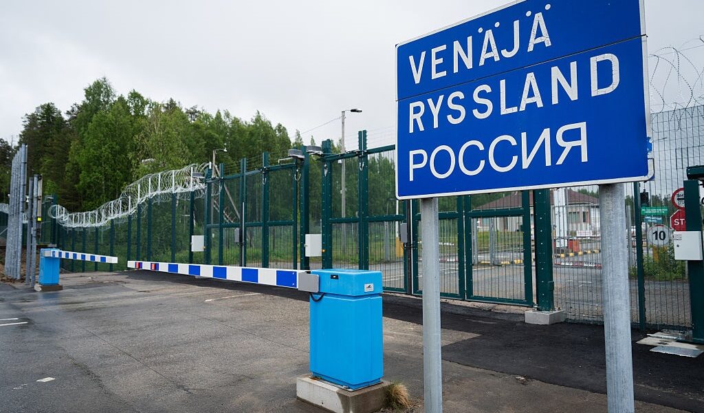 Новини світу - Фінляндія масово депортує "антивоєнних" росіян