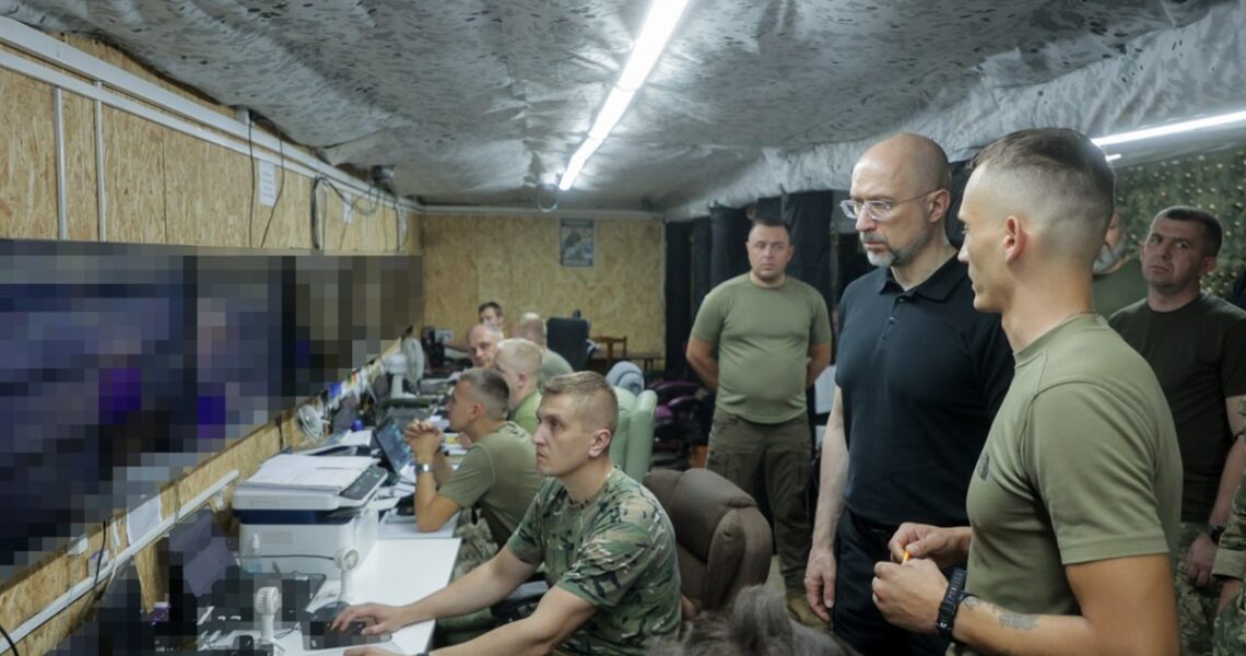 Новини України - Шмигаль відвідав військових на фронті