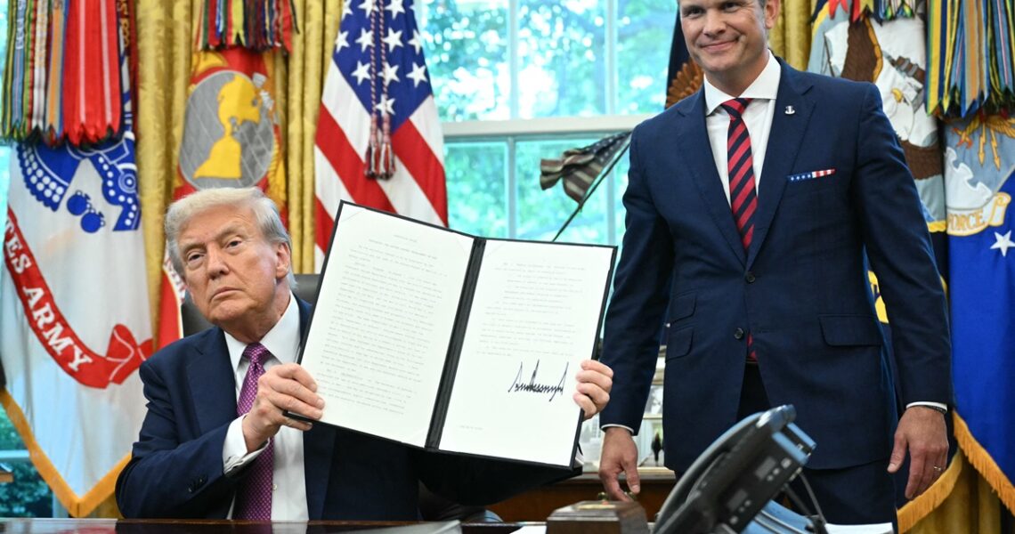 Новини світу - Трамп підписав указ про перейменування Пентагону у "Міністерство війни"