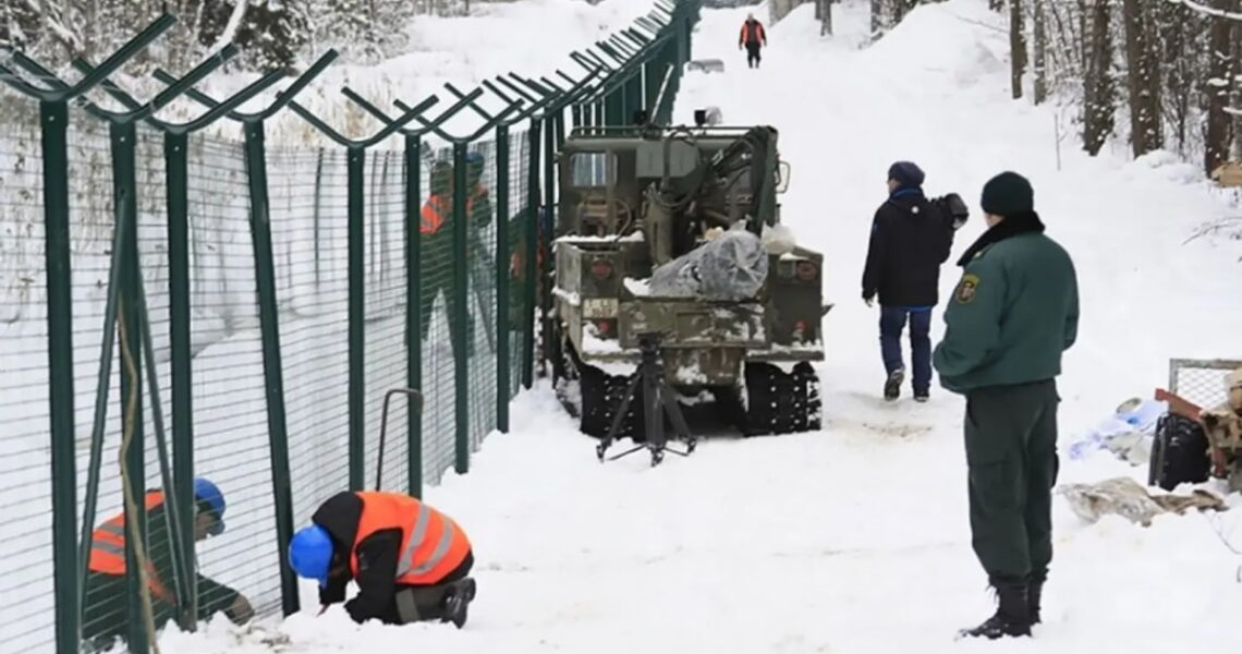 Новини світу - 280 км: Латвія повністю огородилася від Росії парканом