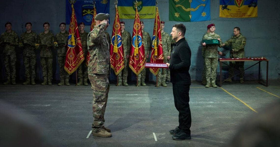 Володимир Зеленський вручив нагороди українським захисникам у Харкові