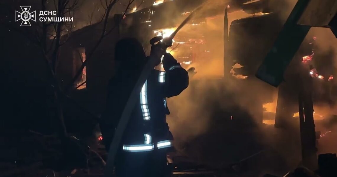 Сумщина: рятувальники гасять пожежі після російських ударів
