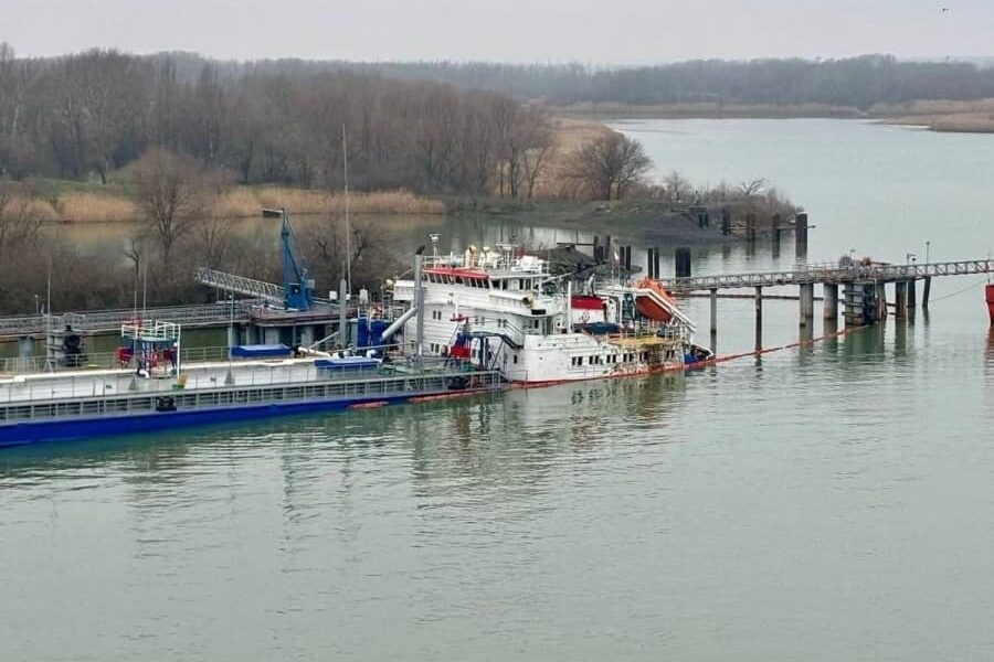 Новини світу - Атакований у Ростові танкер повільно йде на дно - ЗМІ