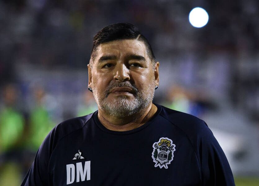 Новини спорту - Футболка Марадони, що перебачила багато, продана на аукціоні