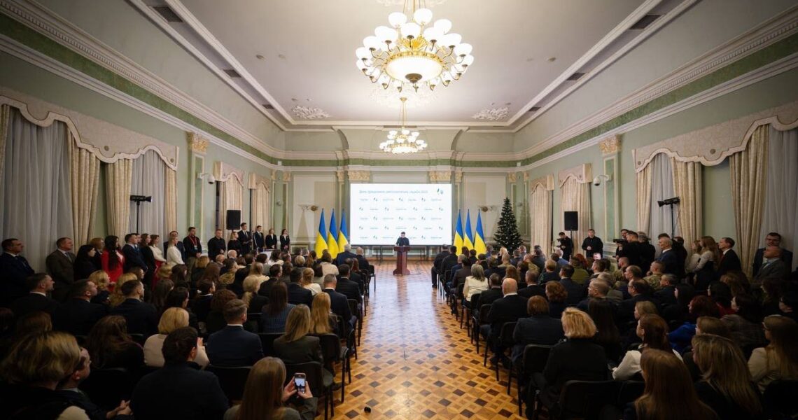 Володимир Зеленський привітав дипломатичних працівників із професійним святом